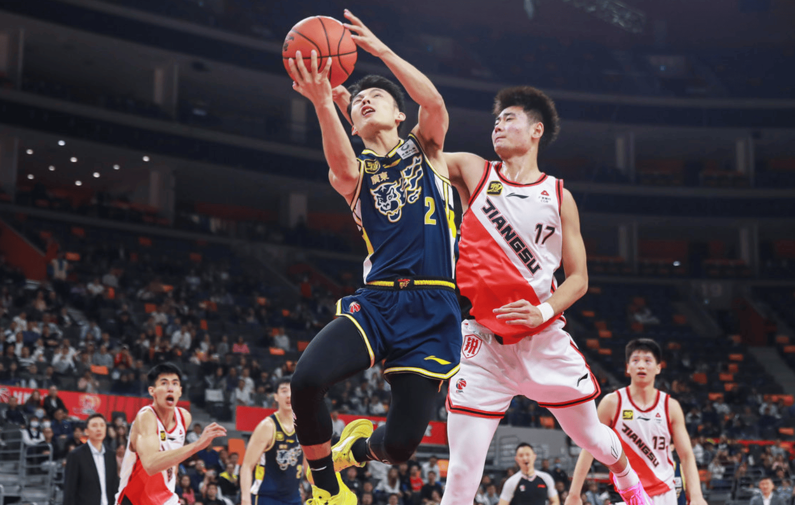 包含广州队迎CBA季后赛关键赛，赛前篮板制胜，赛场秩序良好，训练强度明显提升的词条