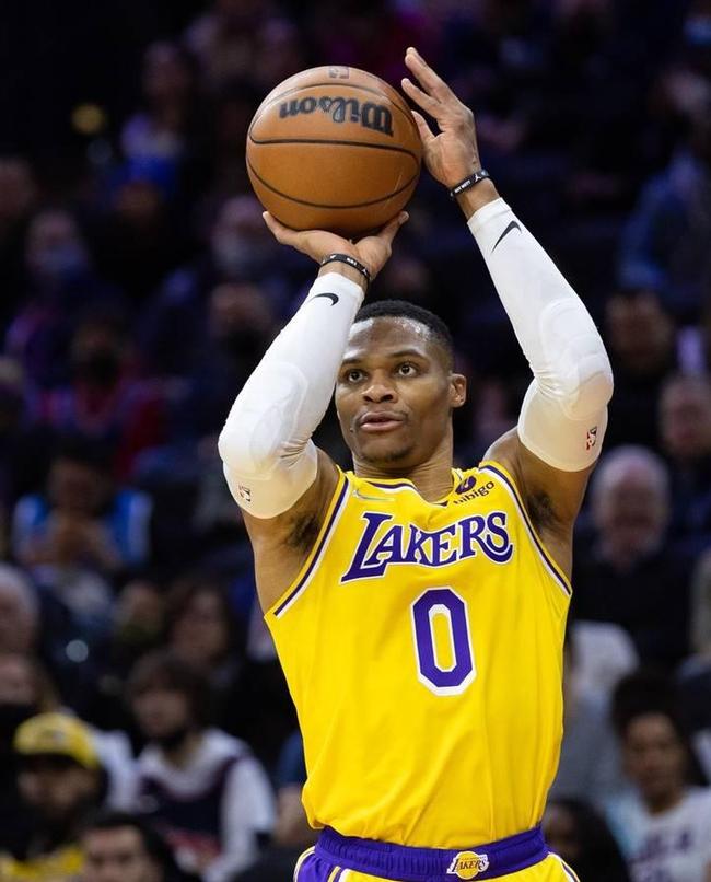 包含里程碑夜！孟菲斯灰熊绝杀压哨，欧冠冲刺阶段刷纪录，压力陡增，球探报告显示潜力的词条