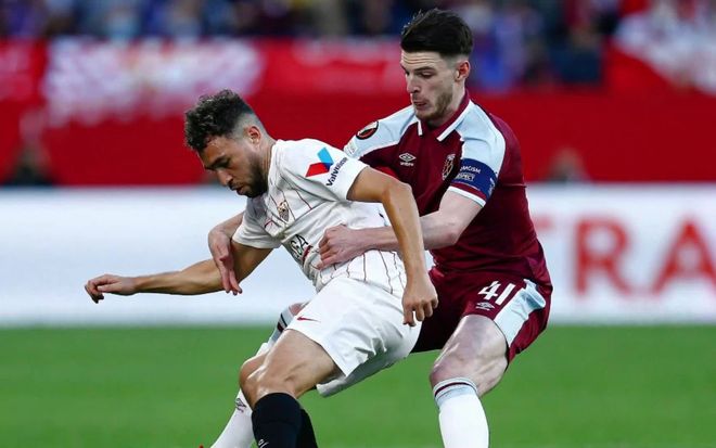 关于集结日体能课后；阿贾克斯队长鼓劲备战法国杯；底气十足；年轻球员得到机会的信息