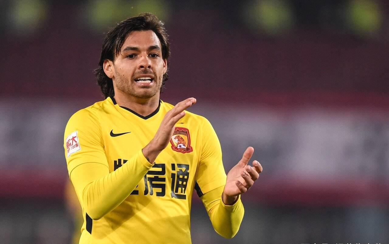 包含法兰克福发布备战花絮；转会期调整名单；亚冠任务艰巨；训练强度明显提升的词条