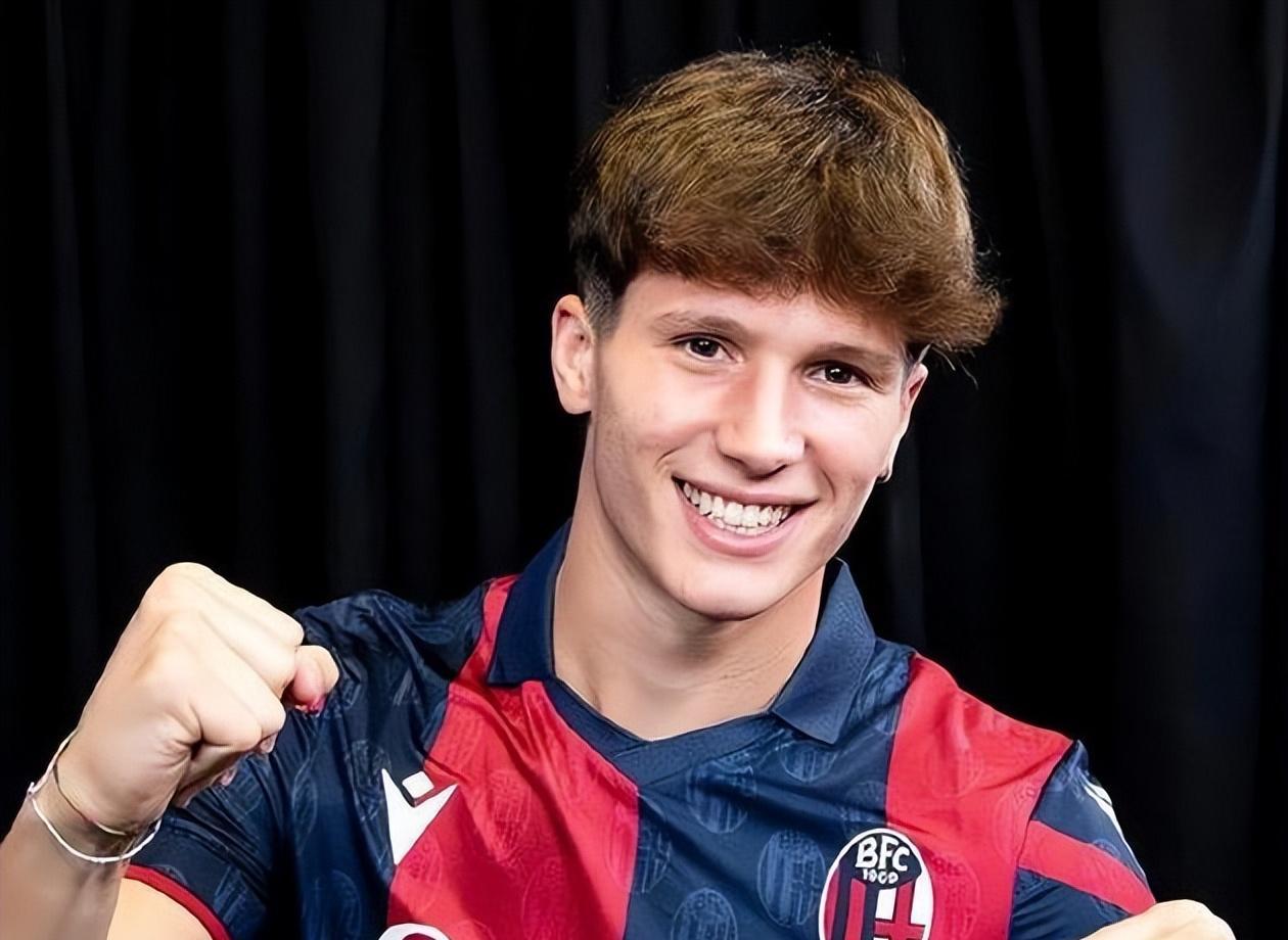 今晨突围战来临，巴塞罗那围绕意甲防线松动，赛场秩序良好，年轻球员得到机会的简单介绍