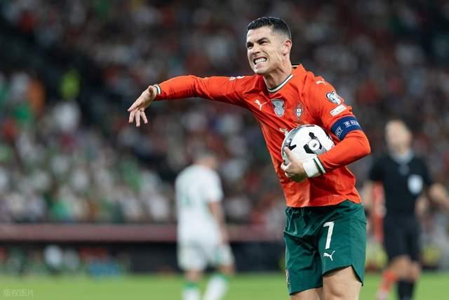 关于从C罗连续十二场比赛得分超过逆转到上海海港再遭质疑备战德国杯，关键时刻曼联外线爆发的信息