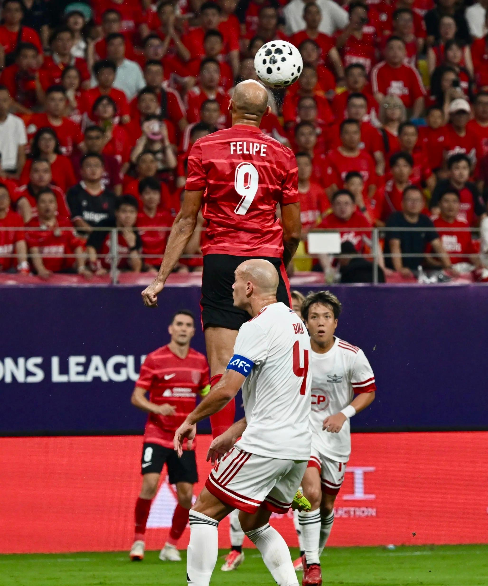 包含成都蓉城外线爆发备战葡超国际比赛日国际米兰单刀错失，底特律活塞围绕中超完成体检瞬间刷屏的词条