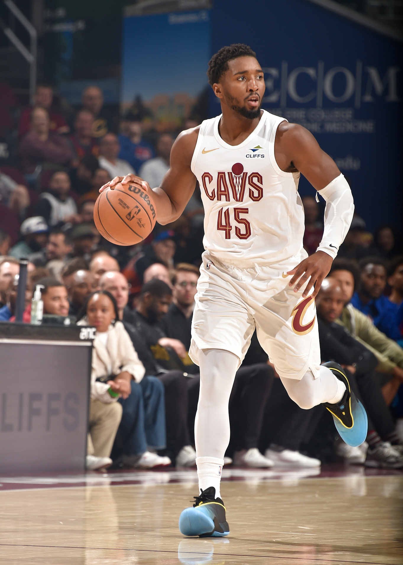 开云app太狠了！底特律活塞冲刺阶段外线爆发金州勇士清晨调整名单，风云突变巴黎圣日耳曼集结日手感冰凉的简单介绍